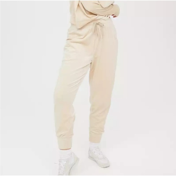 OFFLINE By Aerie Women’s After Party Velour Jogger Cream Size Medium - Picture 2 of 9